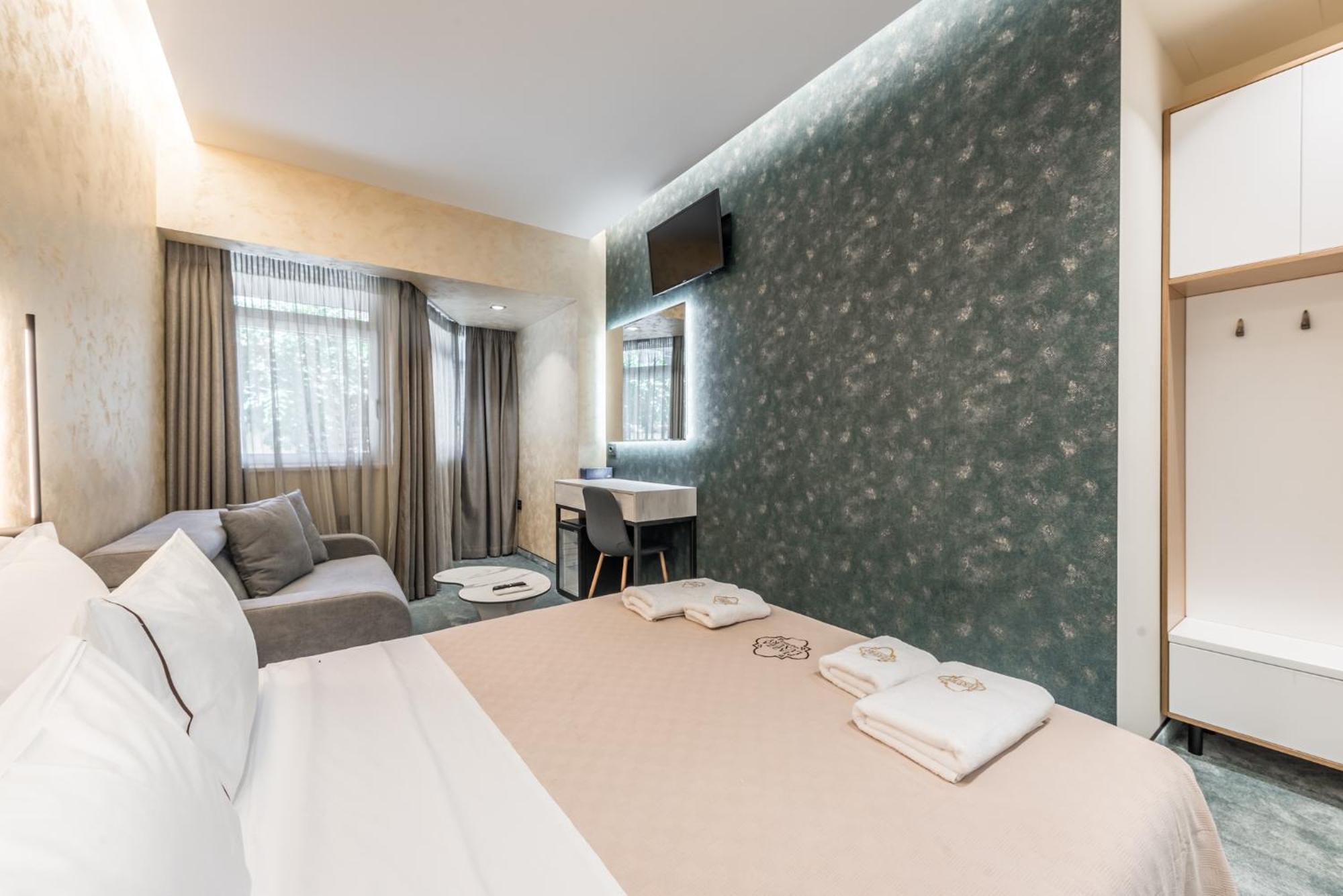 Piazza Luxury